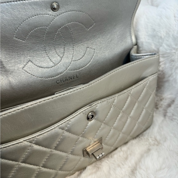 Chanel 2.55 Reissue 226 Silver Flap Bag - Picture 12 of 15